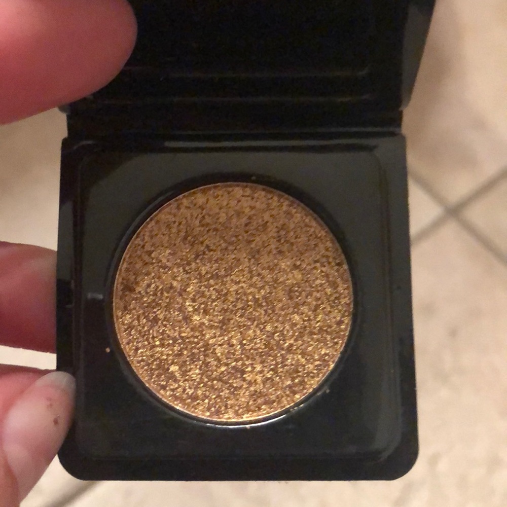 Eye shadow - Picture 3 of 3